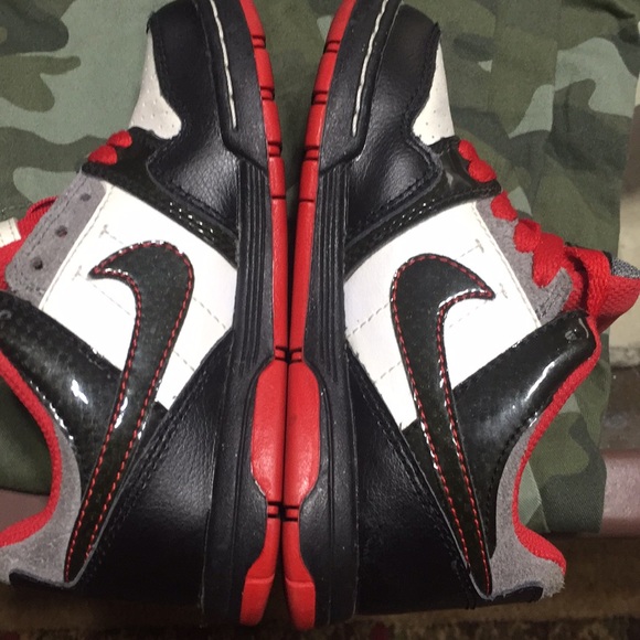 Sorry Now DONATED - Used Nike toddler sneakers -size 10.5 - Picture 5 of 8